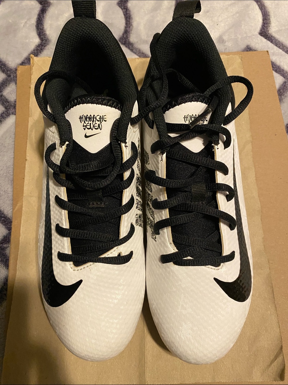 Nike White and Black Huarache Seven Athletic Cleats Sz 6